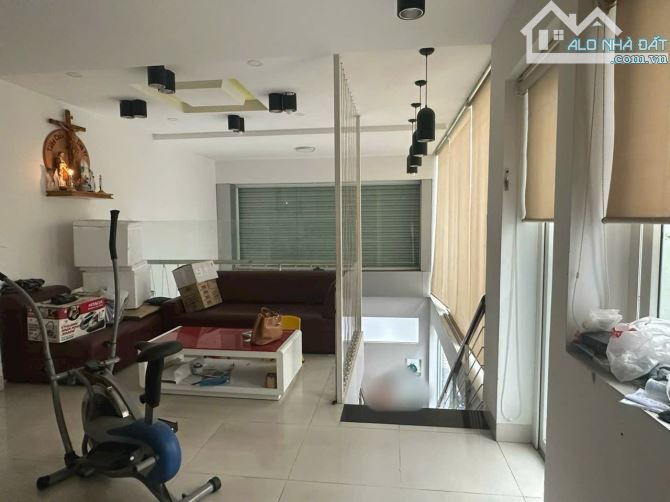 Nhà biệt thự 5 lầu , có 6 PN, 6 tolet, 2 khách, bếp, sân thượng, gara ô tô, ... nội thất x - 3