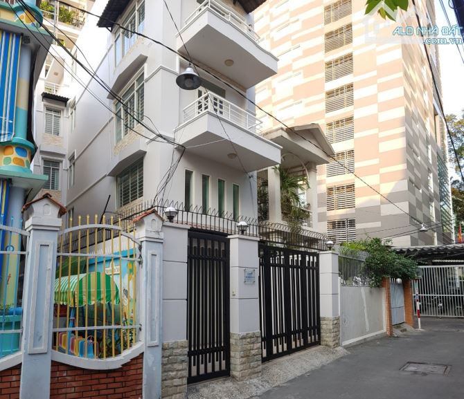 Ban nha HXH, 3 lầu, đường NGUYỄN THỊ MINH KHAI. Q1. Dt: 4m x 12m. Giá: 14 tỷ.