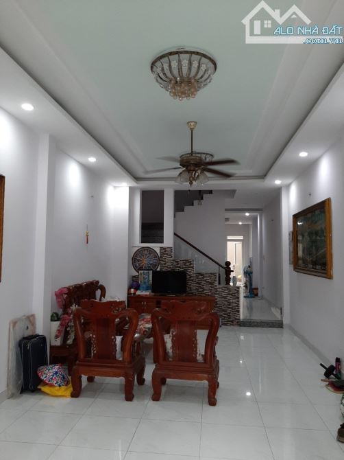 Nhà phố xinh 4.2 x 25.2m 1 trệt 3 lầu Nguyễn Thị Minh Khai Quận 1 TP.HCM - 2