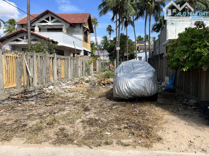 Bán lô đất ODT hai mặt tiền đường Hoà Bình, Hàm Tiến - cách biển Mũi Né 50m