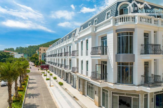 Nhà đất xây sẵn, đất nền cách biển 300m, sở hữu lâu dài, tiện ích đẳng cấp