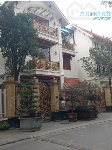 Bán biệt thự Nguyễn Văn Lộc, Làng Việt Kiều Châu Âu, Mỗ Lao, Hà Đông, DT 250 m2 giá 35 tỷ