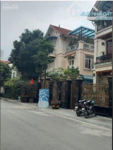 Bán biệt thự Nguyễn Văn Lộc, Làng Việt Kiều Châu Âu, Mỗ Lao, Hà Đông, DT 250 m2 giá 35 tỷ - 1