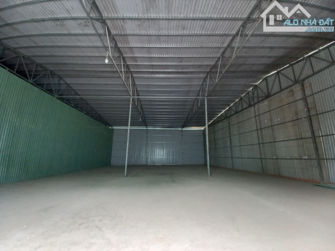 Cho thuê kho bãi Quận 7 DT 550m container vào tận cửa, PCCC chuẩn mua bảo hiểm.