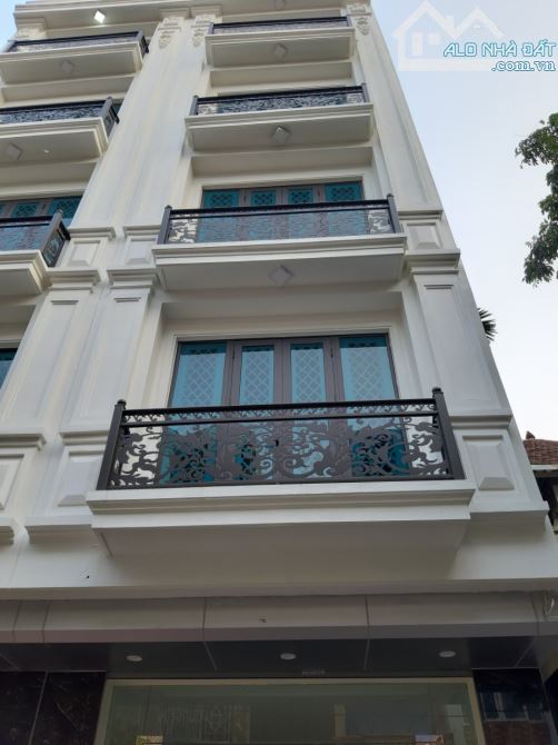 Bán gấp Liền Kề Vạn Phúc, vỉa hè, oto vào nhà 40m2*7T giá chỉ 16.8 tỷ!
