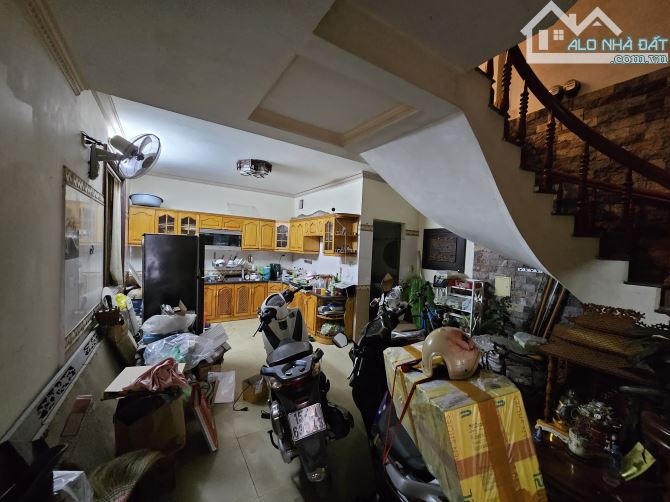 Bán nhà mặt đường Hàng Kênh, gần Chợ Con, vỉa hè rộng
