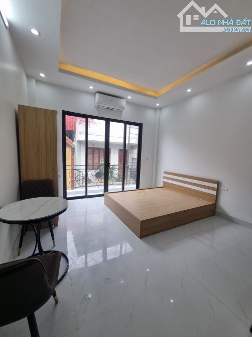 H115 Bán nhà 5 tầng Ngõ 180 Trần Duy Hưng ô tô qua DT 60 m2, MT 4.2 m, giá 8,3 tỷ cho