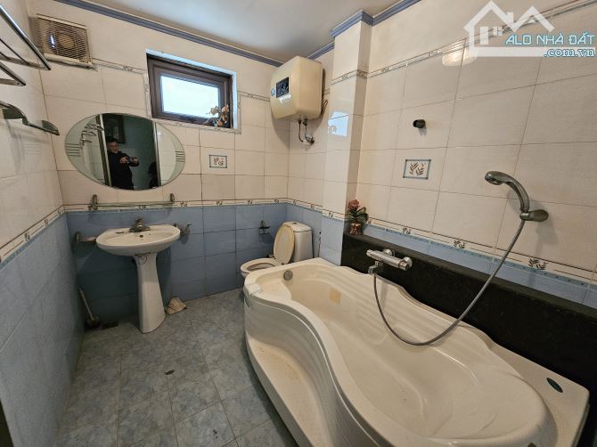 Bán nhà mặt đường Hàng Kênh, gần Chợ Con, vỉa hè rộng - 1