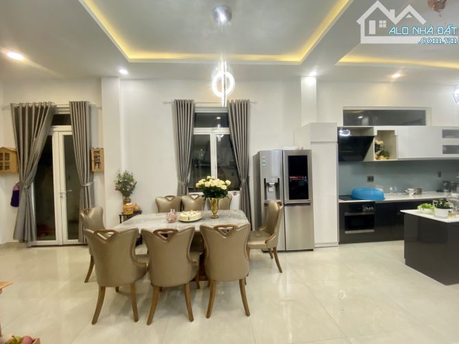 Villa Trung tâm 200m2 2 Mặt Tiền đường mẫu Mẫu Tâm ,Phường 5 , Đà Lạt 10,5 tỷ - 6