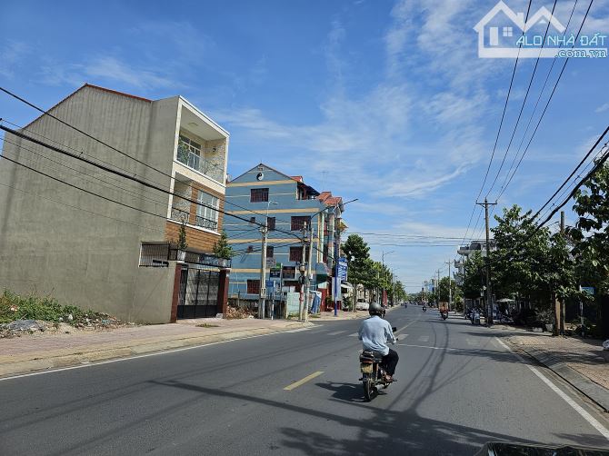 Nhà 1 trệt 4 lầu mặt tiền đường Đặng Đại Độ - P.Hiệp Hòa
