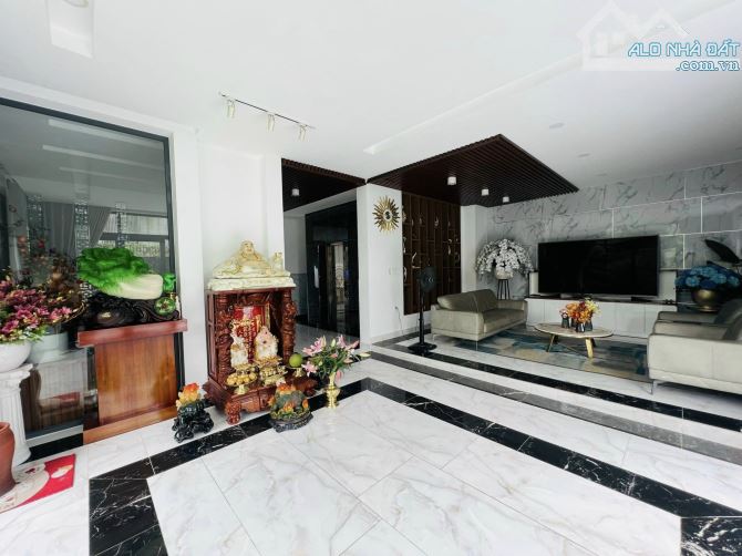 BIỆT THỰ LÔ GÓC 3 MT - HẦM 4 TẦNG 25M x 21M - HỒ CÁ KOI HƠN CHỤC TỶ - HÀ HUY GIÁP 4x TỶ - 6