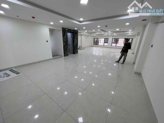 Cho thuê Tòa Nhà Đường Trương Văn Bang Trung tâm Quận_2 Hầm 7 Tầng Trống suốt 1000m² - 1