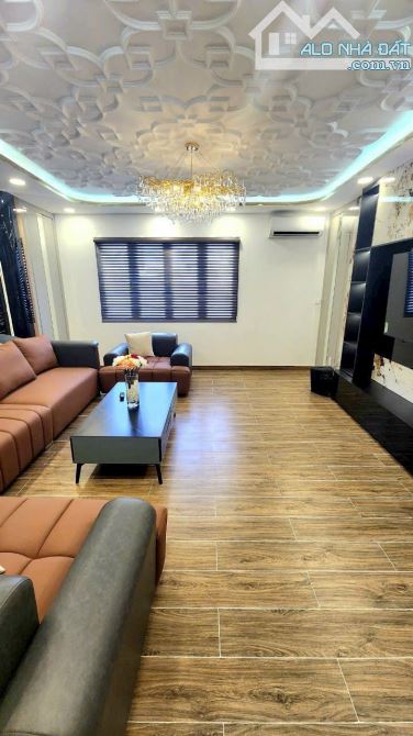 Bán nhà quận 7, Hoàng Quốc Việt, 5 tầng (ngang 5m) chỉ nhỉnh 11 tỷ - 1