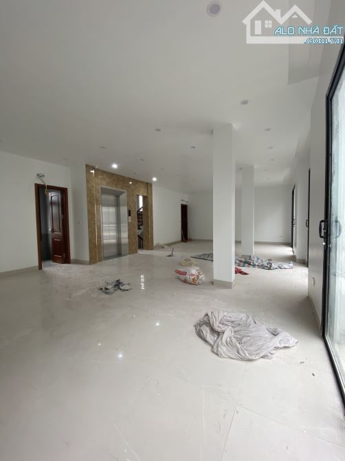 Cho thuê nhà Vũ Trọng Khánh, Dt 100m2, mặt tiền 12m, 5 tầng thông sàn, mới 100% - 1