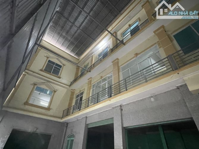 Bán Căn Hộ Dịch Vụ Đường Hương Lộ 2, 280m2 ( 14 x 21 ) 4 Tầng BTCT giá gấp bán - 2