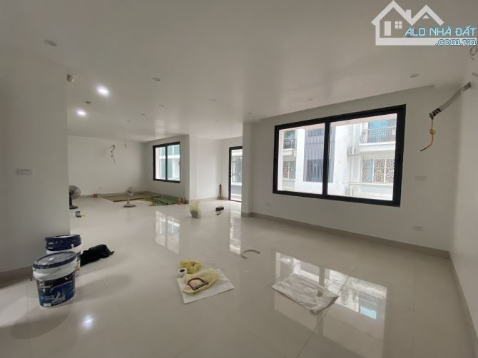 Cho thuê nhà Vũ Trọng Khánh, Dt 100m2, mặt tiền 12m, 5 tầng thông sàn, mới 100% - 4