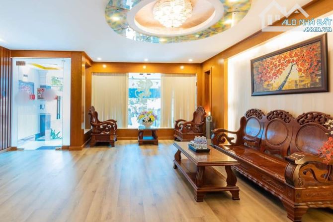 BÁN KHÁCH SẠN 7 TẦNG CÓ THANG MÁY KHU VIP TÊN LỬA, 6X23M, 23 PHÒNG, GIÁ CHỈ 24 TỶ. TL