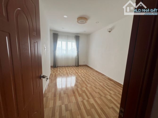 Bán Gấp căn hộ 91m2 toạ lạc Trung Tâm Q1, HCM. Đ/c: 203 Nguyễn Trãi - 4
