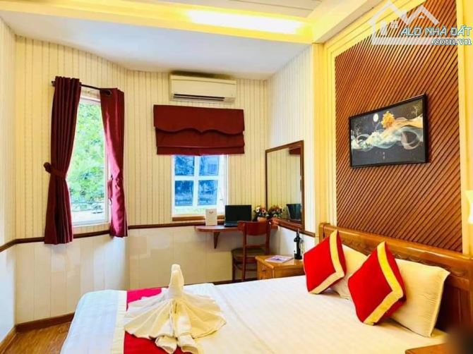 BÁN KHÁCH SẠN 7 TẦNG CÓ THANG MÁY KHU VIP TÊN LỬA, 6X23M, 23 PHÒNG, GIÁ CHỈ 24 TỶ. TL - 4