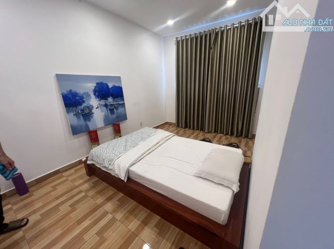 Bán Gấp căn hộ 91m2 toạ lạc Trung Tâm Q1, HCM. Đ/c: 203 Nguyễn Trãi - 5