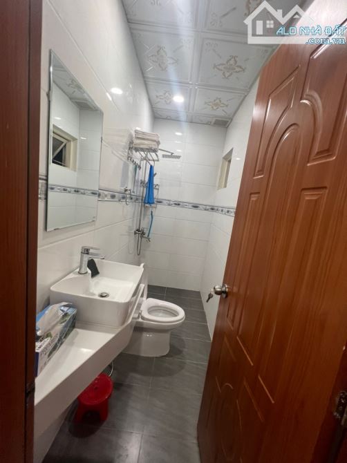 Bán Gấp căn hộ 91m2 toạ lạc Trung Tâm Q1, HCM. Đ/c: 203 Nguyễn Trãi - 6