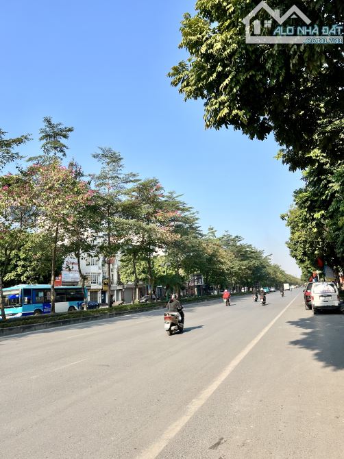 Bán đất Ngô Gia Tự 98m Mt 6m oto 7 chỗ vào đất cách phố 20m giá hơn 13 tỷ