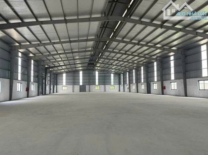 Cho thuê kho xưởng Cụm Công Nghiệp ngọc hồi..  Diện tích kho xưởng 2800m2. 1200m có pcc