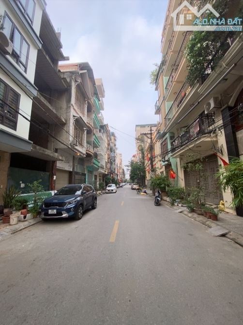 Hoa khôi mặt phố Trần Đăng Ninh,ô tô tránh vỉa hè rộng, kinh doanh đỉnh 45m2 giá nhỉnh 7tỷ