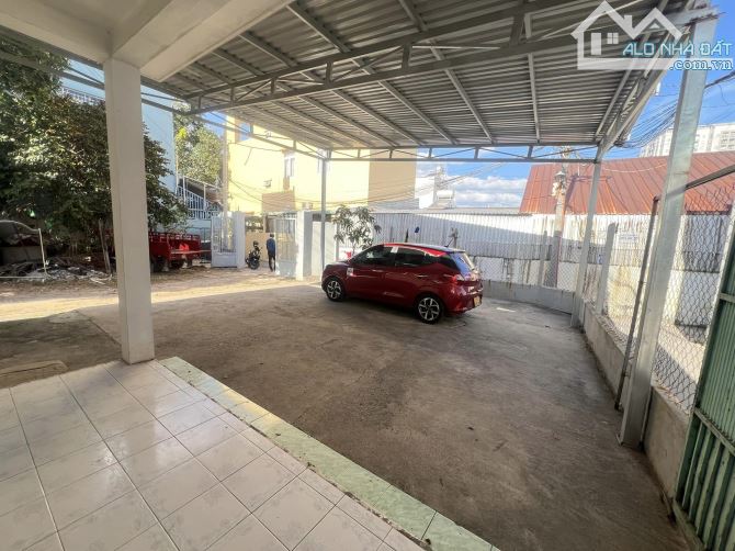 ĐẤT 3 MẶT TIỀN THOÁNG NGANG GẦN 8M - CÁCH METRO 300M - 1