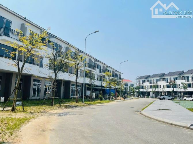 Nhà 3 Tầng Royal Park View - Cuộc Sống Đẳng Cấp Bên Công Viên Xanh Mát 🏡🌳