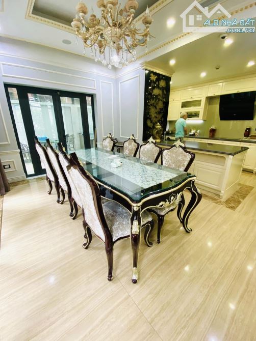 BIỆT THỰ SÂN VƯỜN KHU ĐÔ THỊ DỊCH VỌNG, CẦU GIẤY – FULL NỘI THẤT ĐẲNG CẤP