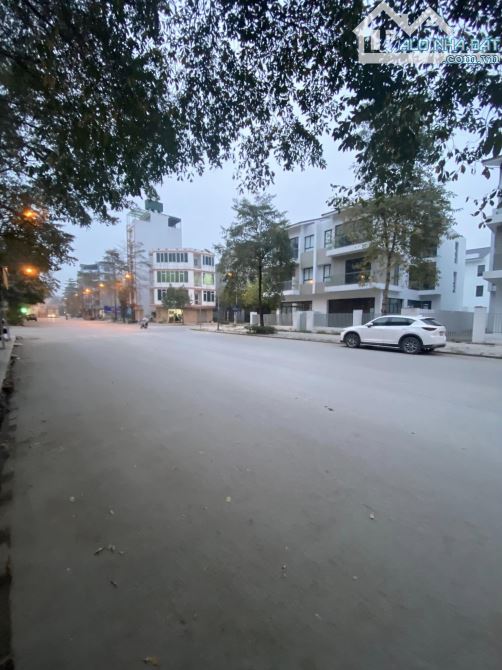 bán nhà khương trung thanh xuân 45m giá 6.1 tỷ ô tô đỗ cửa .