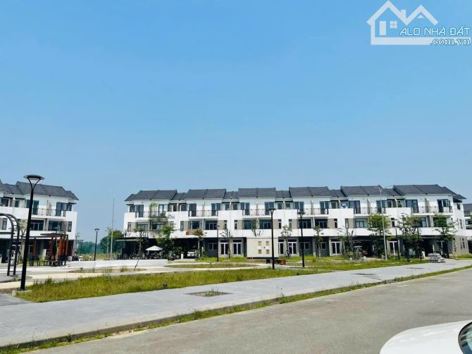 Nhà 3 Tầng Royal Park View - Cuộc Sống Đẳng Cấp Bên Công Viên Xanh Mát 🏡🌳 - 1