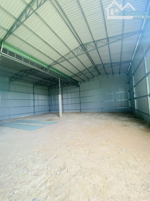 Kho Ngã tư Bình Trị Dĩ An 255m đường container