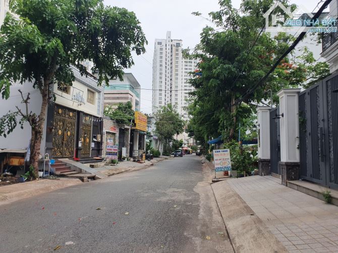 Kho mặt tiền đường Trần Thị Liền- Phước Kiển, Nhà Bè, Làng đại học B
