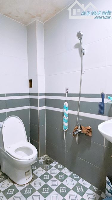 TÂN PHÚ, KÊNH 19.5, SÁT EAON, 5x18.5M, 3 TẦNG, 6PN, 4WC - 5