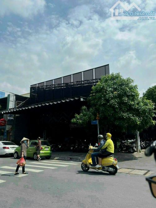 Rẻ nhất Q7 ! Bán nhà 2 mặt tiền Nguyễn Thị Thập 7x 26m (nh 8,4m).Giá 31 tỷ TL. Q7