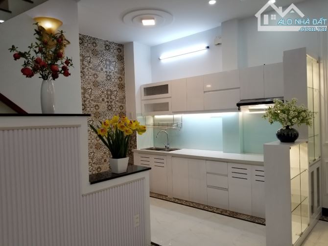 Hàng hiếm! Bán nhà góc 222 mặt HXH ngay Cao Thắng, Q.10 ko có căn thứ 2, giá 8,8 tỷ - 1