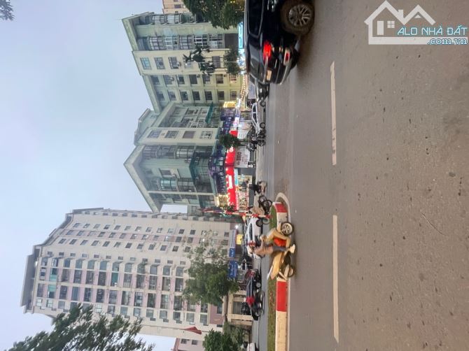 Bán nhà mặt phố Hoàng Quốc Việt 8 tầng 488m2 mặt tiền 30m - 2