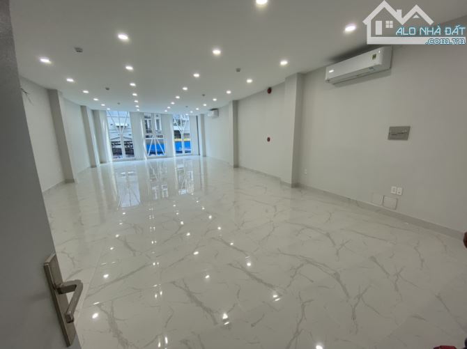 Cho thuê Văn Phòng Đường Hồ Bá Kiện, Quận 10. DT 120m2 - 18 triệu/ tháng