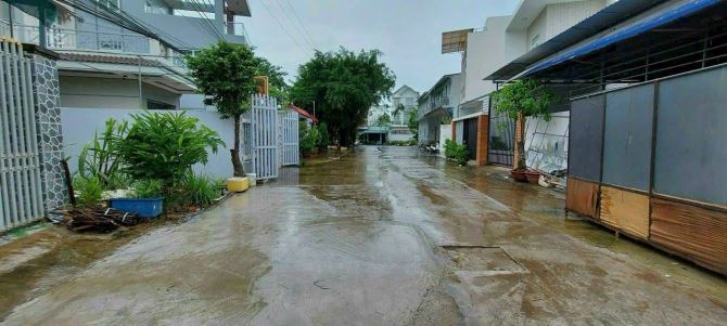 Bán dãy Trọ 14 phòng máy lạnh KDC Bình Nhựt dt 8m x 29.7m = 228m2 đang thu nhập ổn định