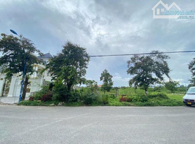 Bán nền biệt thự đường nguyễn hữu cầu khu Cồn Khương dt 973m2 sổ hồng full thổ cư