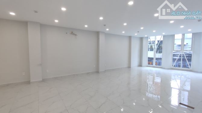 Cho thuê Văn Phòng Đường Hồ Bá Kiện, Quận 10. DT 120m2 - 18 triệu/ tháng - 1