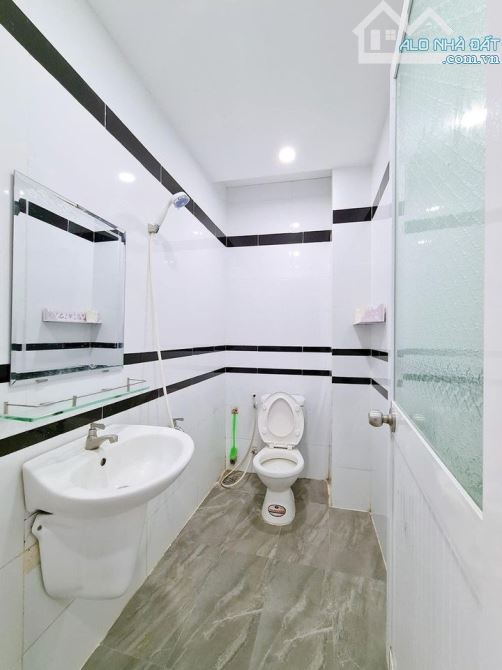 Chủ gửi bán gấp nhà Bà Điểm Hóc Môn 35/ Âp Hưng Lân giá 3,8 tỷ/67 m2 1 lầu - 2