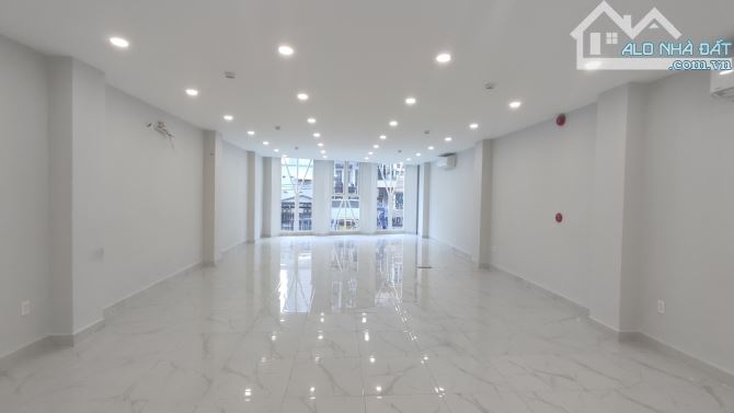 Cho thuê Văn Phòng Đường Hồ Bá Kiện, Quận 10. DT 120m2 - 18 triệu/ tháng - 3