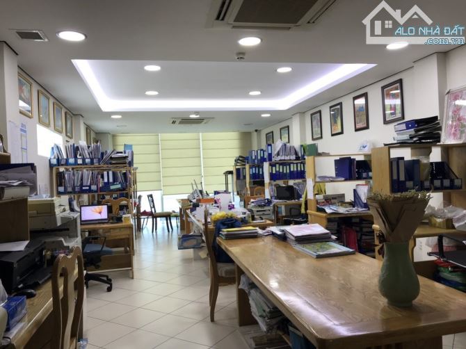 Cho thuê nhà hẻm rộng 4.5m đường Calmette, Q1: 4.8m x 16.2m, hầm, lửng, 4 lầu, ST... - 3