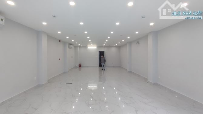 Cho thuê Văn Phòng Đường Hồ Bá Kiện, Quận 10. DT 120m2 - 18 triệu/ tháng - 4