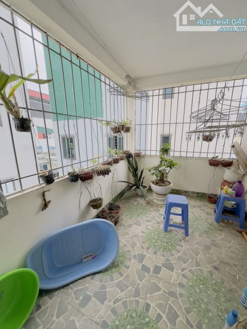 Bán nhà Kim Giang 39m2- 6 tầng - mặt tiền 4.8m- giá 3.7 tỷ Thanh Trì - 5