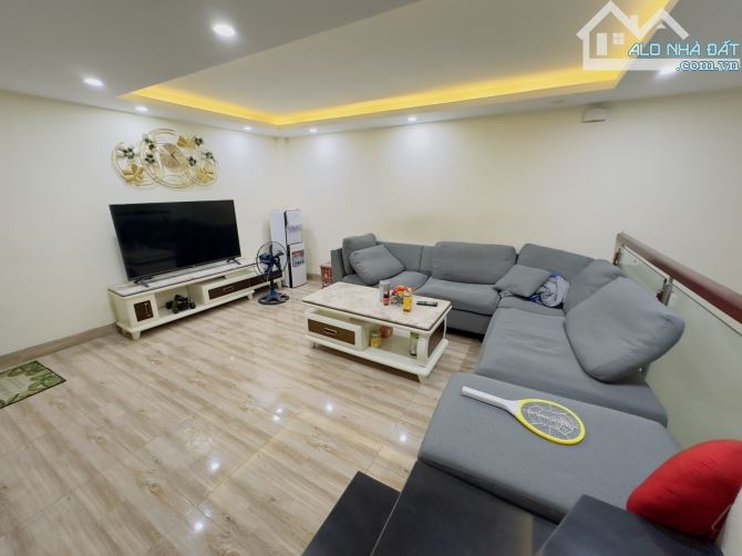 Bán nhà Kim Giang 39m2- 6 tầng - mặt tiền 4.8m- giá 3.7 tỷ Thanh Trì - 6