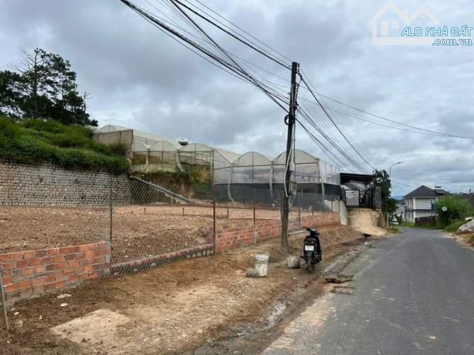 Cần bán lô đất mặt tiền đường chính chính Trịnh hoài Đức p11 thành phố Đà Lạt